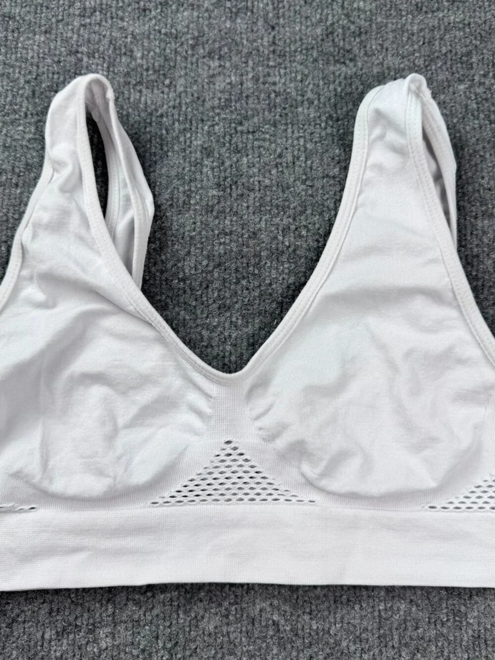 Women's White Seamless Bralette Sports Bra Size L V-Neck Open Knit Mesh